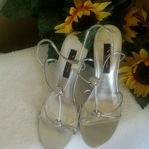 NINA NEW YORK sandals sz. 8.5